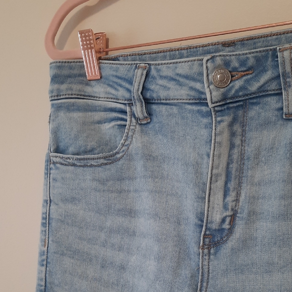 American Eagle Outfitters Light Wash Skinny Jeans - Picture 4 of 9